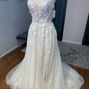 Allure Elegant White Floral Wedding Dress